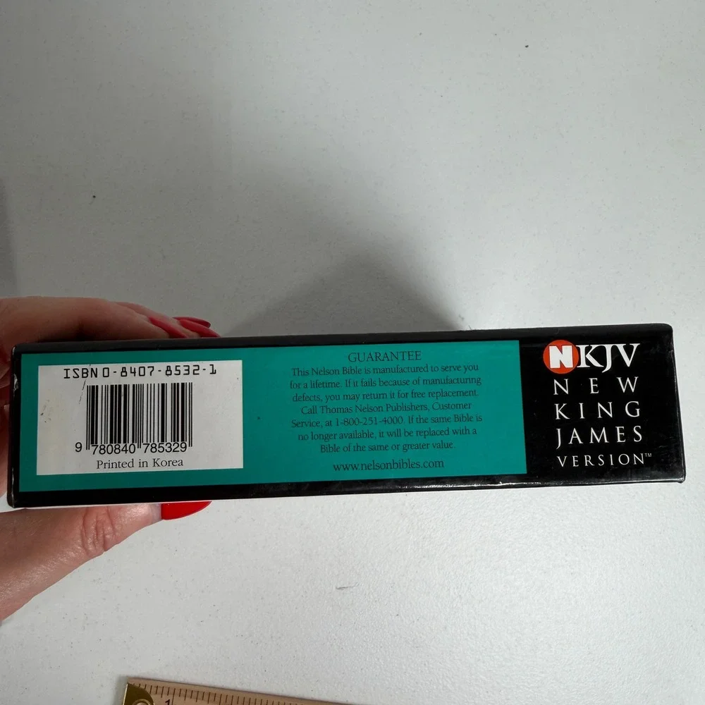 Nelson NKJV Holy Bible Giant Print Personal Size Reference Edition Black 334